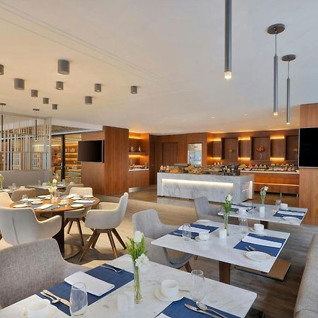 Jeddah Marriott Hotel Madinah Road Екстер'єр фото The lounge at the airport