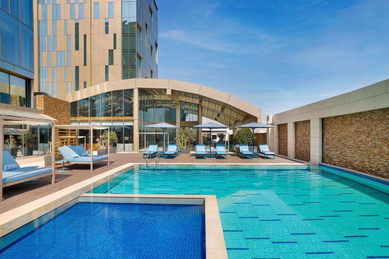 Jeddah Marriott Hotel Madinah Road Екстер'єр фото The swimming pool at the hotel