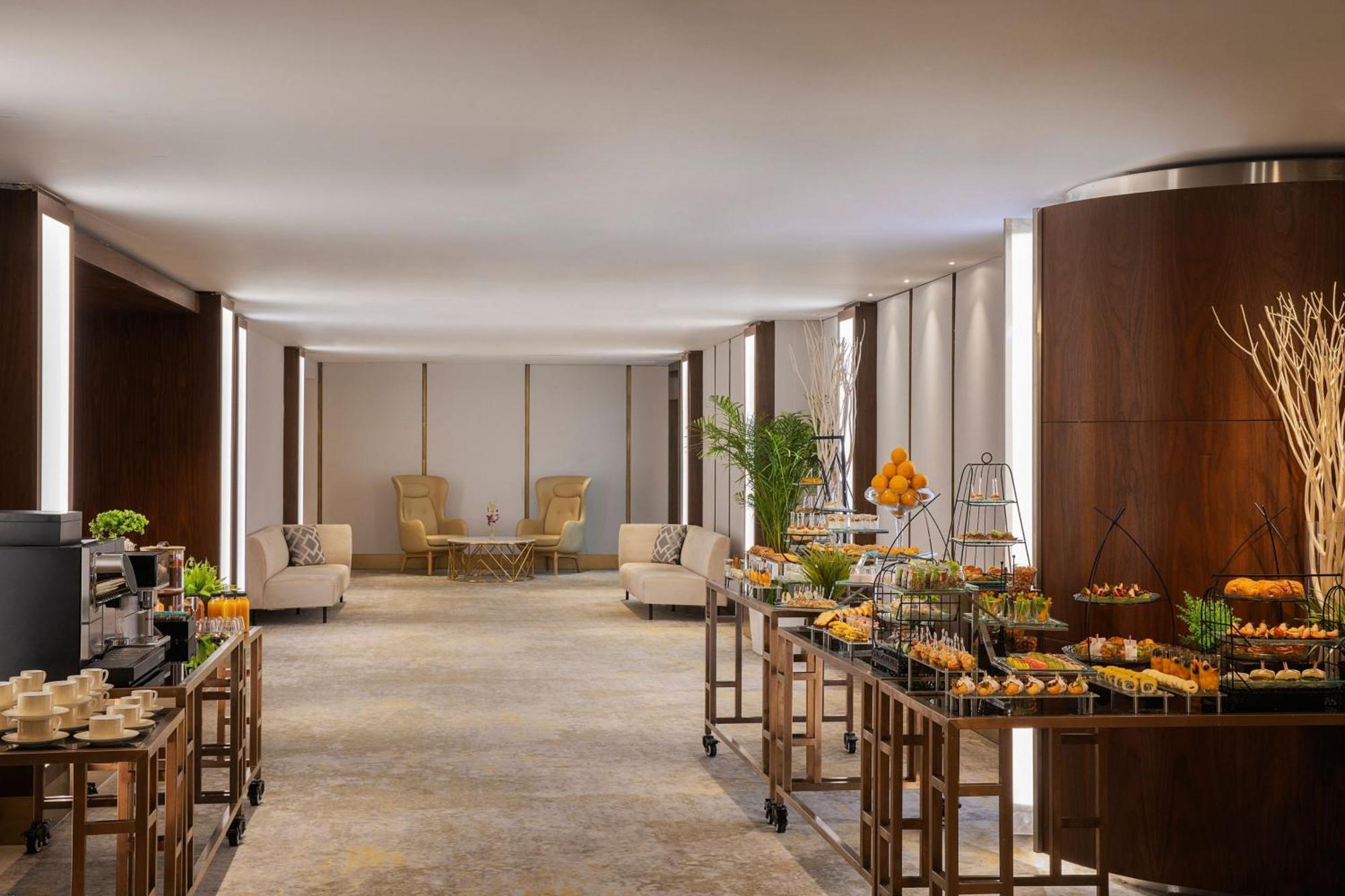 Jeddah Marriott Hotel Madinah Road Екстер'єр фото The Westin Mumbai International Airport