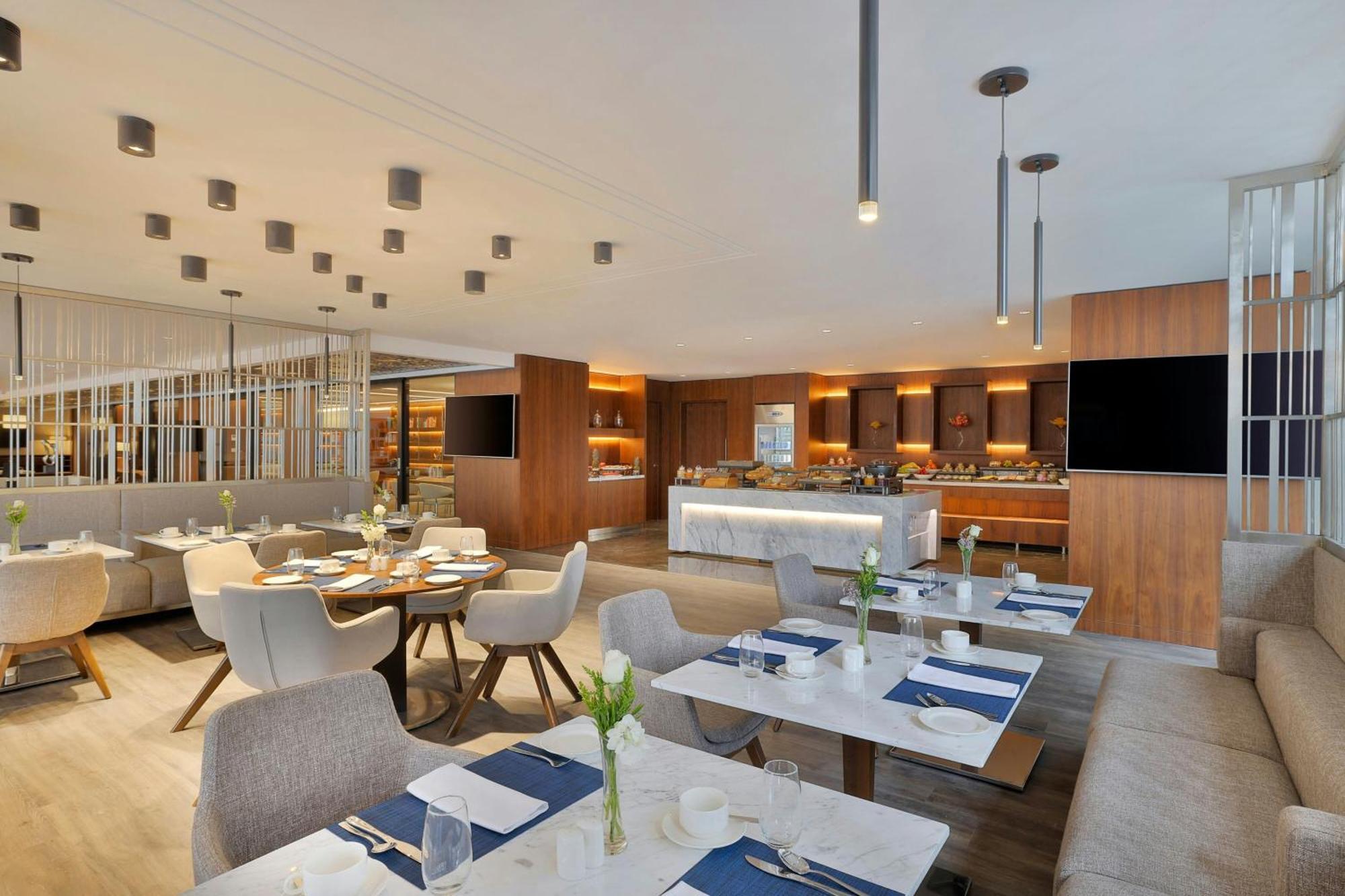 Jeddah Marriott Hotel Madinah Road Екстер'єр фото The lounge at the airport