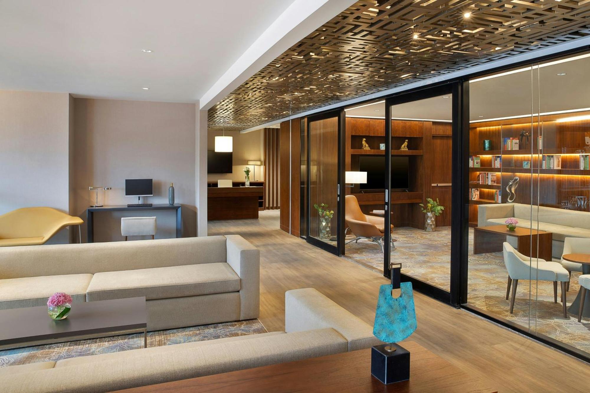 Jeddah Marriott Hotel Madinah Road Екстер'єр фото The Westin Mumbai International Airport